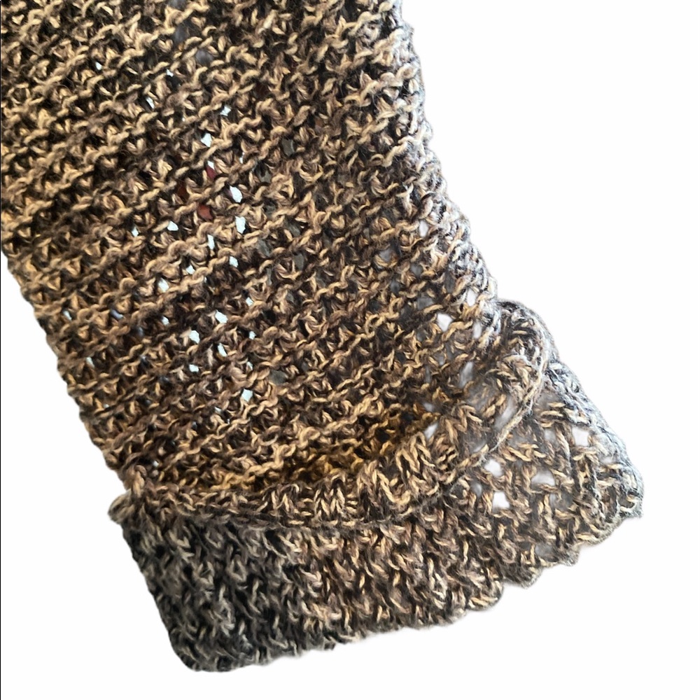 Brand:Urban Outfitters. Long sleeve knit sweater - Picture 4 of 7